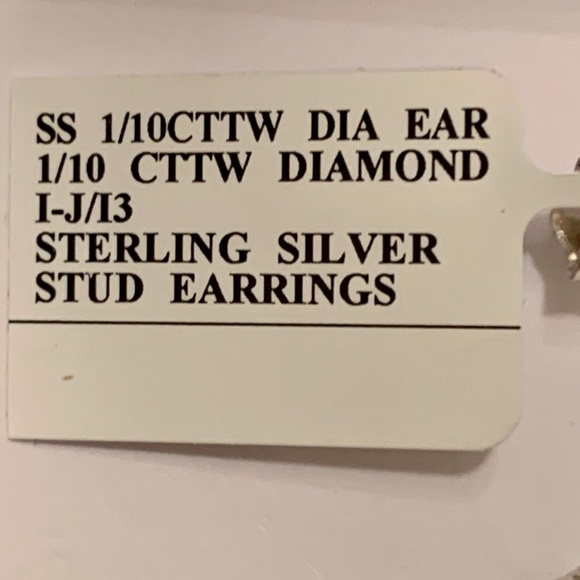 1/10 CTTW Diamond SS stud earrings NIB - Picture 5 of 7